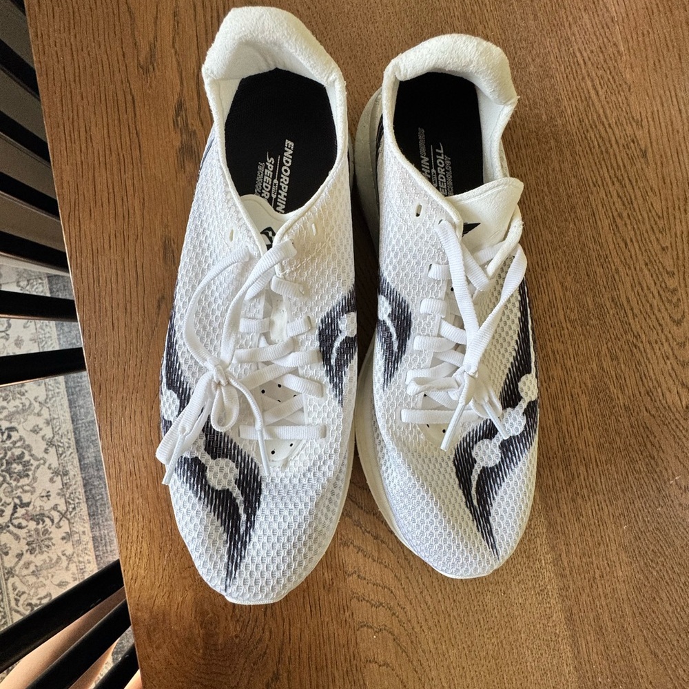 Item: Saucony Endorphin Pro Plus 
Size: 7.5
Condition: Gently-Used